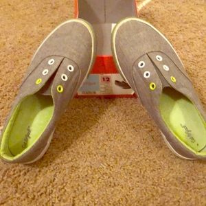 Kids cat and jack shoes